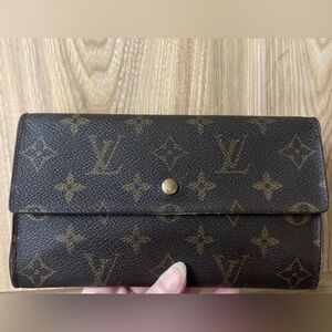 Auth Louis Vuitton international Trifold wallet